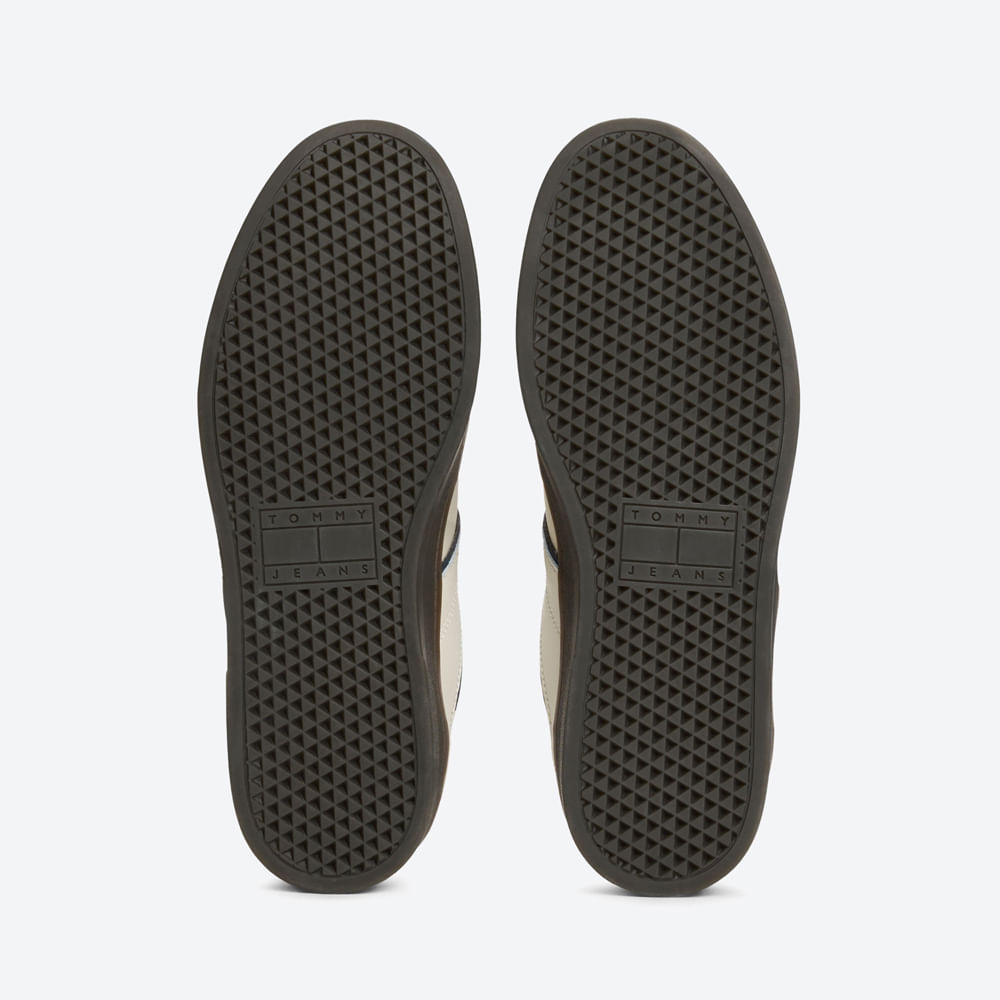 Em0em01571-Acg-6.jpg